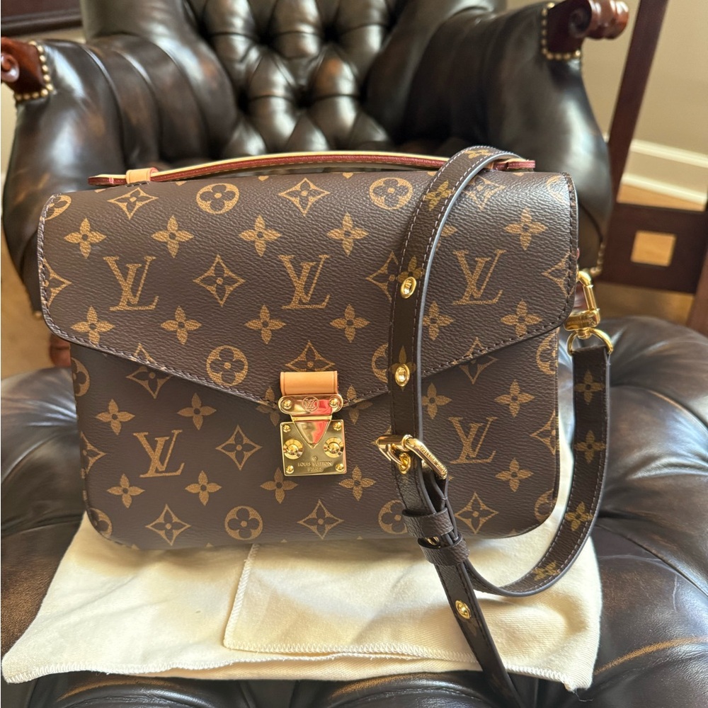 Louis Vuitton Pochette Métis